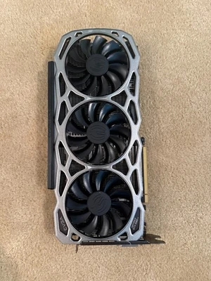  EVGA GeForce GTX 1080 Ti SC Black Edition 11 GB GDDR5X (11G-P4-6696-KR) ACX 3.0 Foto 1 de 3