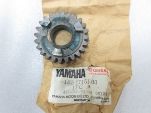 Yamaha RD200 RD200DX Transmission Gear Wheel Drive NOS Cafe Racer 1E8-17121-00 - Picture 1 of 6