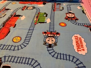 "Motor Thomas the Tank on Tracks de colección 100 % tela de algodón 1/4 yarda 9""x44""" - Imagen 1 de 1