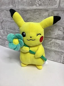 Peluche Pokemon Pikachu animal azul flor verde azulado 9” flor guiñando un ojo cariñoso - Imagen 1 de 5