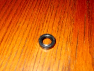 SUZUKI RM50, RM60, RM80, DS80, RM125, RM250, RMX250, CAJA DEL MOTOR EMBRAGUE VARILLA SELLO DE ACEITE - Imagen 1 de 2