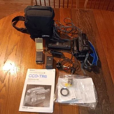 Sony Video Camera Recorder 8 CCD-TR6 Handycam W/Bag For Parts - Image 1 of 4