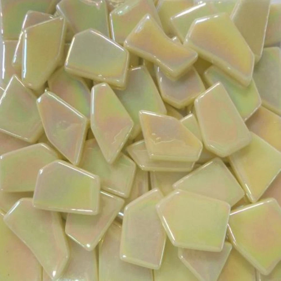 Iridescent Creme 奇怪切割形状玻璃马赛克瓷砖 - 25 瓷砖 — 第 1/1 张图片
