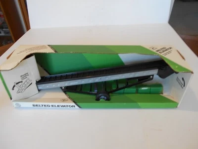 Vintage 1989 Ertl 1:16th Scale John Deere Belted Gray Elevator w/Bales #5609 NIB - Image 1 of 4