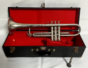 YAMAHA YTR-135 Trumpet Silver w/case JAPAN - Picture 1 of 15