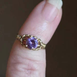10K Gold Child Ring Size 1.75 With Purple Stone Weighs 1.3 Grams BB - Picture 1 of 9