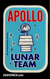 AUTHENTIC -VINTAGE- SNOOPY APOLLO - LUNAR TEAM - NASA SPACE STICKER-DECAL MINT** - Picture 1 of 4