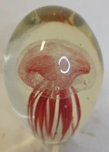 Kunstglas rote Qualle Glas Briefbeschwerer Glaskugel mit kleinen Blasen 4,5"T - Bild 1 von 5