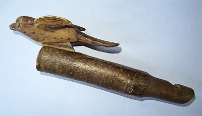 grand sifflet ancien - appeau oiseau siffleur en noisetier - art populaire - Photo 1/4