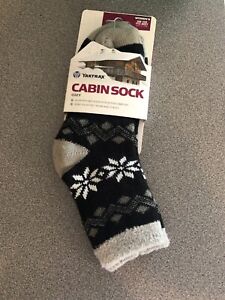New W/ Tags women's  Yaktrax cabin socks COZY SUPER WARM Snowflake