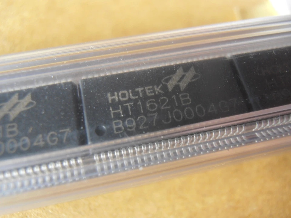 10x HT1621B  2.4-5.2V RAM Mapping 32x4 LCD Controller  SSOP48 HOLTEK Genuine - Image 1 of 1