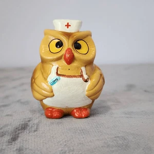 Doctor animado búho ~ Figura de enfermera 2 1/2 pulgadas hecha en Sri Lanka - Imagen 1 de 6