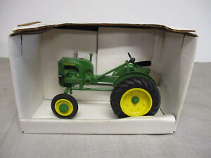 John Deere Model LA Toy Tractor "1992 Great American Toy Show" 1/16 Scale, NIB
