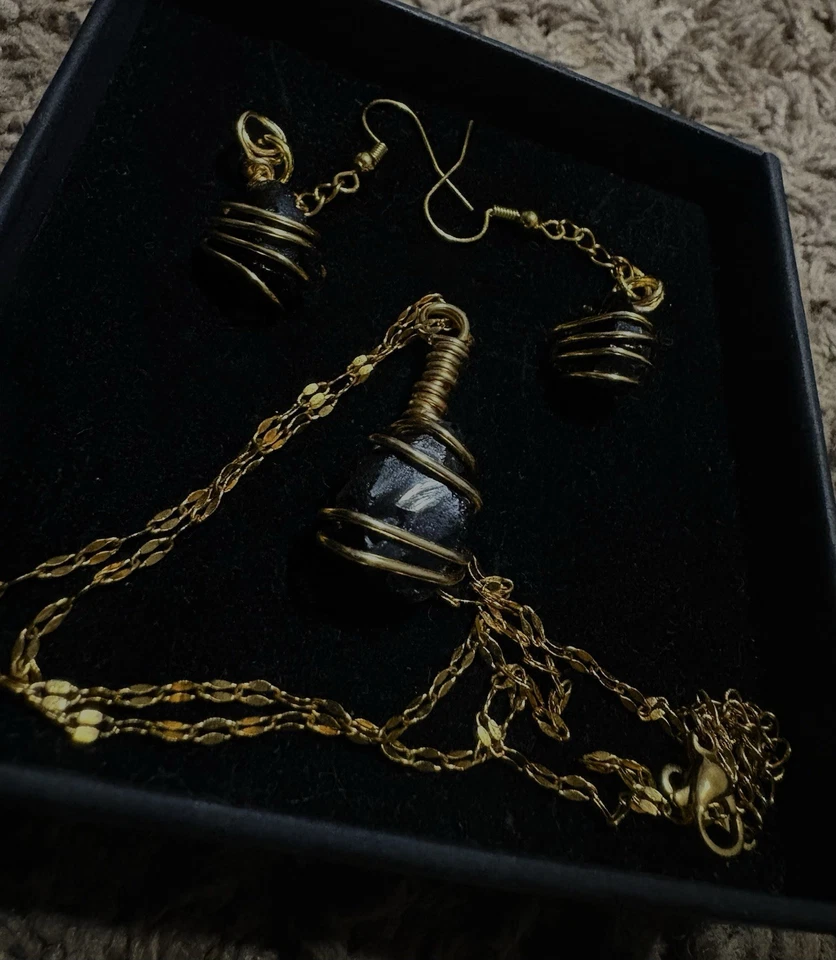 Juego IVIANNI “Shadowbound Trinity” – Ónix Negro Envuelto en Oro 18K Foto 1 de 1