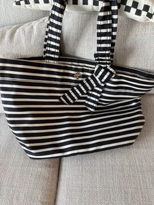 Bolso de Mano Kate Spade NY Flatiron Hana Rayas Negro y Blanco Nylon con Lazo - Imagen 1 de 5