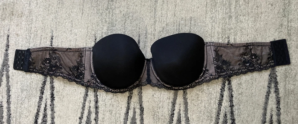 Sujetador TORRID CURVE 42DDD Cobertura Completa Balconette Negro Encaje y Rosa Sin Tirantes Foto 1 de 4