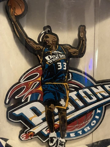 NIB RETRO GRANT HILL HEROES OF THE LOCKER ROOM KEYCHAIN NBA DETROIT PISTONS Cover
