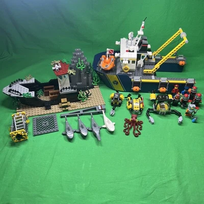 Lego City Deep Sea Exploration Vessel Set 60095 - Image 1 of 4