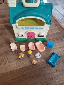 1999 Redbox Dollhouse Plastic Fold-up Carry Doll House Vtg #22307 + accessories - Picture 1 of 20