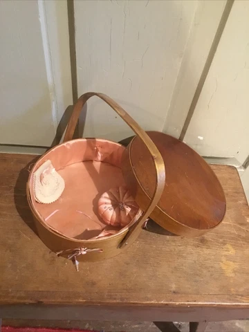 Antique Maple Shaker Sewing Box~Satin Lined~Pin Cushion~Needle Holder~Prov~c1910 Cover