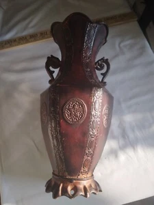 Verzierte dekorative Metallvase mit Henkeln - ca. 13" x 5" - Bild 1 von 3