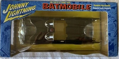 JOHNNY LIGHTNING 1960's DC COMIC BOOK " BATMOBILE " DIE-CAST MODEL KIT 1:24 - Image 1 of 4