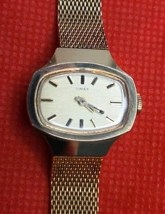 Montre Vintage Timex 26mm 90 Degee Ovale Remontage Mécanique Fonctionne - Photo 1/23