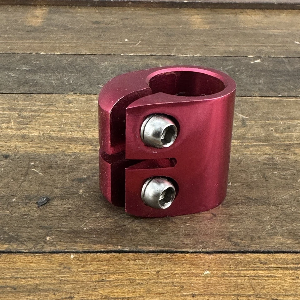 Abrazadera de doble perno de aluminio rojo para scooter BMX 25,4 45 g se adapta a GT DB de colección Foto 1 de 4