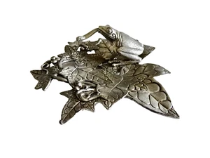 fROG CATCHING BUG ON TONGUE LILY PAD FIGURINE METZKE PEWTER METAL VTG neocurio - Picture 1 of 7