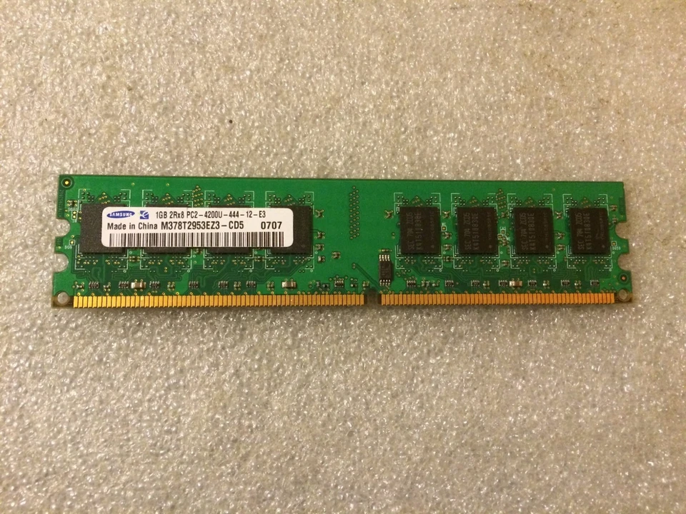 Memoria DDR2 Samsung M378T2953EZ3-CD5 1GB PC2-4200 533MHz CL4 240-Pin - Immagine 1 di 1