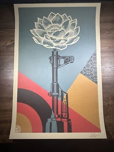 Shepard Fairey Obey Giant "AK-47 Lotus" Kunstdruck Poster signiert Lithographie - Bild 1 von 13