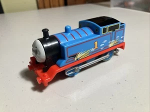 Thomas The Train & Friends 2013 Trackmaster Ferrovia Motorizzata Funzionante Gullane - Foto 1 di 12