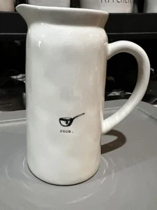 RAE DUNN “ Pour “ Icon Pitcher Ivory Ceramic Magenta Artisan Collection - Foto 1 di 1