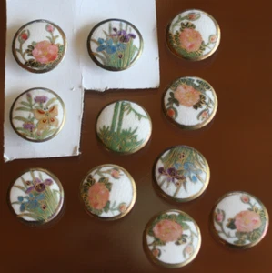 antique :*11 HAND-PAINTED SATSUMA PORCELAIN BUTTONS w/FLORAL DESIGNS & MORE:* - Picture 1 of 10
