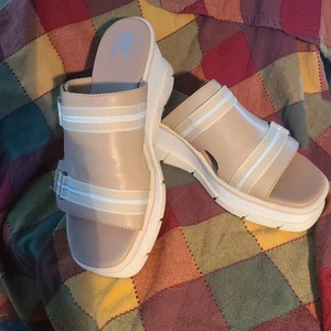 Sorel Day Joanie III Slide Sandals Beige Chalk Leather Size 10 EUC - Picture 1 of 17