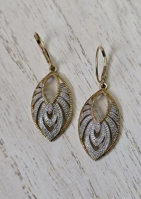 Pendientes colgantes de diamantes de oro amarillo/plata de ley de 18 quilates HN Foto 1 de 4