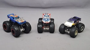 Hot Wheels Monster Jam 1:64 Diecast Truck - Marvel Captain America + Bob Robbins - Picture 1 of 9