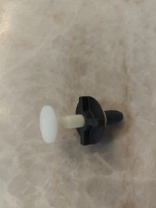 OEM JEEP Mopar 04806110AA, 4806110AA Push Pin Fastener NOS Crown - Bild 1 von 4