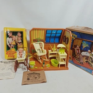 1977 The Sunshine Fun Family of 4 Sealed Mattel No. 2321 & Babyzimmer Set 99%  - Bild 1 von 24