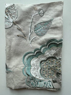 Remanente de tela de diseñador GP&J Baker Tresillian Aqua 24"x24" Foto 1 de 4