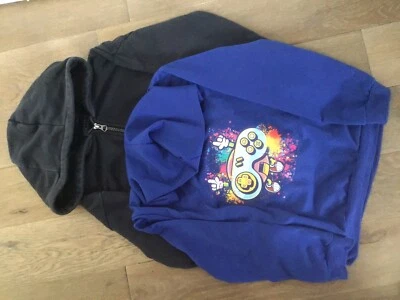 2 camisas con capucha azul/negras para niños Next 7 años Foto 1 de 4