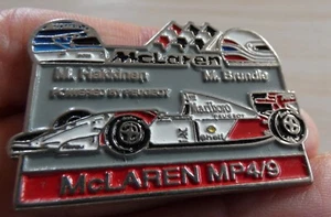 PIN'S F1 FORMULA ONE MCLAREN PEUGEOT MP4 9 HELM MIKA HAKKINEN MARTIN BRUNDLE - Bild 1 von 5