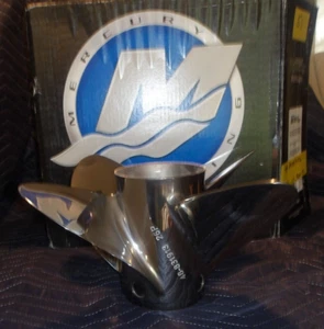 MERCURY MARINE PROPS BRAVO 1 FS. 8M0071092/8M0064471 PAIR RH/LH 26 PITCH 4 BLADE - Picture 1 of 21