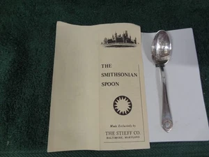 Vintage Stieff Sterling Silber Smithsonian Löffel 4-3/8" 15gr. No Mono NEU Neu im Karton - Bild 1 von 10