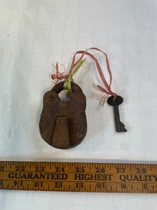 Antiguo candado con llave llave puerta mueve cerradura funciona lote B - Imagen 1 de 4