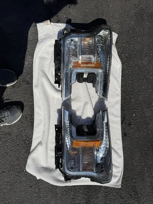 Ford F-150 2018 conjunto de faros LED usados Foto 1 de 4