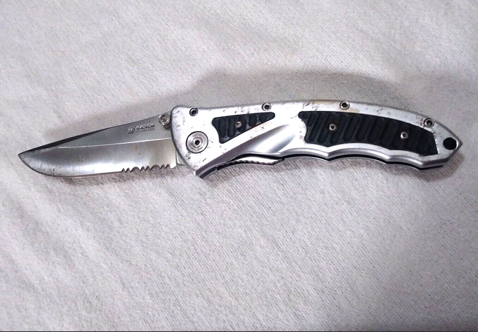 Cuchillo Plegable Magnum Cuchillo de Bloqueo Inoxidable Plateado y Negro Industrial con Clip Foto 1 de 4