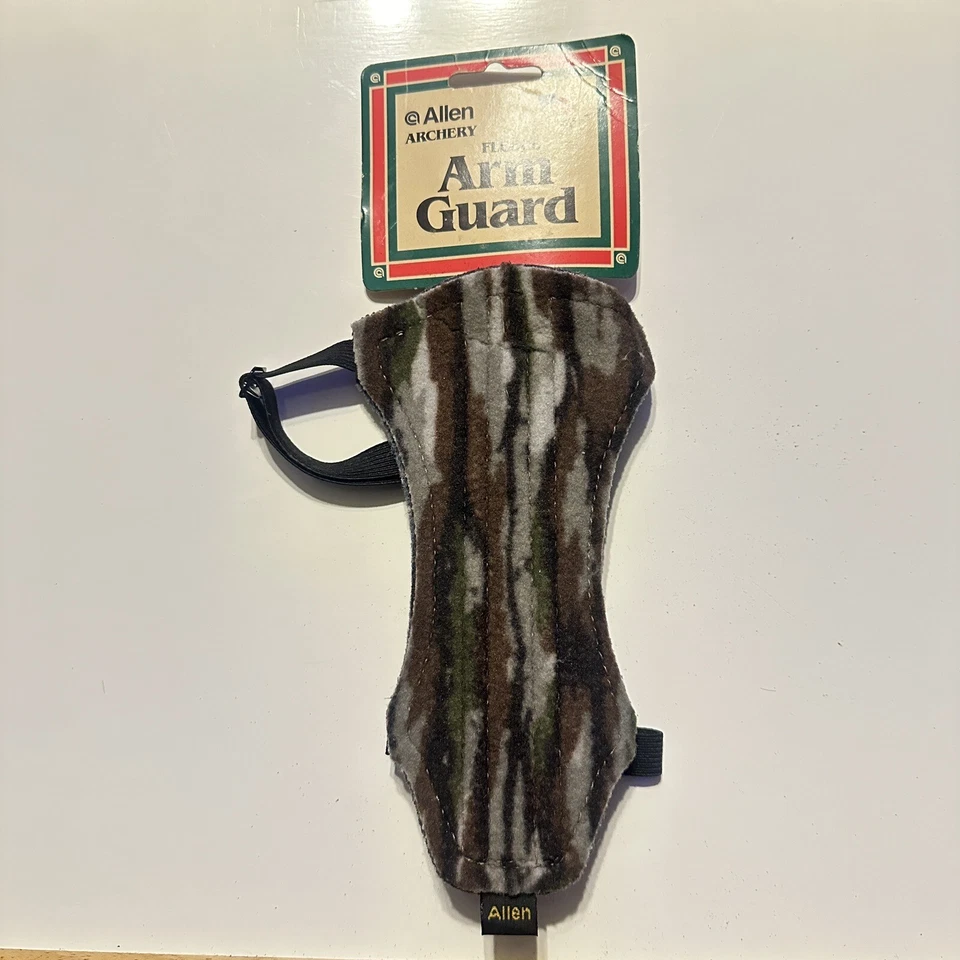 Allen 4200 Molded Saddlecloth 2-Strap 6.5" Camo Armguard Mossy Oak Break-up - Image 1 of 3