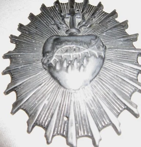 Metall Dorn des Herzens religiöse Verzierung schweres Medaillon 4" Durchmesser  - Bild 1 von 6
