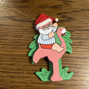 Tropischer Weihnachtsmann auf Flamingo Holz Weihnachtsschmuck 4"  - Bild 1 von 3